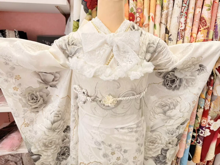 TAKAZEN姫路店　姫路市　成人式振袖　振袖レンタル　コスメカラー振袖　ジルスチュアート　白色振袖　リボン　