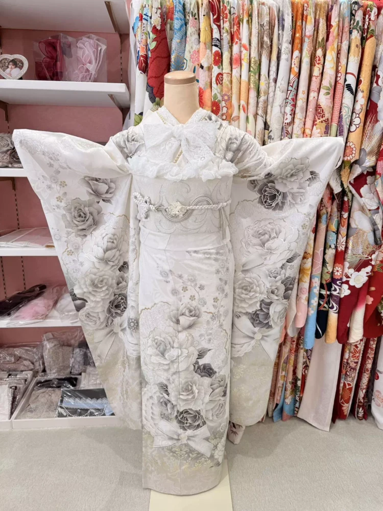TAKAZEN姫路店　姫路市　成人式振袖　振袖レンタル　コスメカラー振袖　ジルスチュアート　白色振袖　リボン　