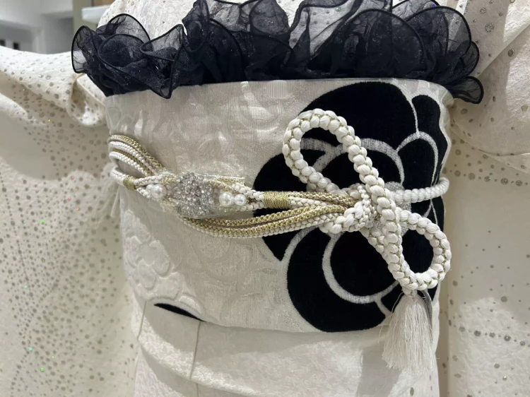 TAKAZEN姫路店　姫路市　成人式　卒業式　袴　振袖　イマドキ振袖　リボン結び　カメリア柄　モノトーン