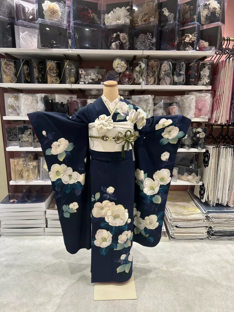 TAKAZEN姫路店　姫路市　成人式　卒業式　袴　　イマドキ振袖　ヴィンテージスタイル　ツバキ振袖　椿振袖　椿柄振袖　紺色振袖