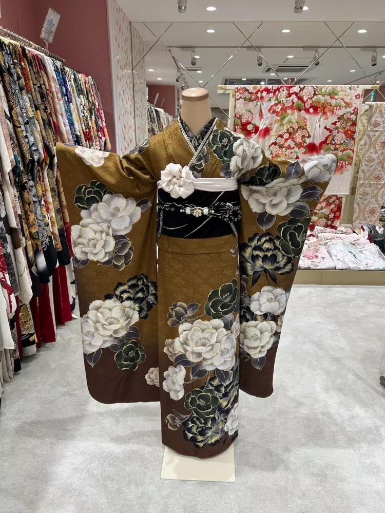 TAKAZEN姫路店　姫路市　成人式　卒業式　袴　振袖　イマドキ振袖　からし色　からし振袖　大人っぽい振袖　からし黒白振袖　ヴィンテージスタイル　タカゼンからし色振袖