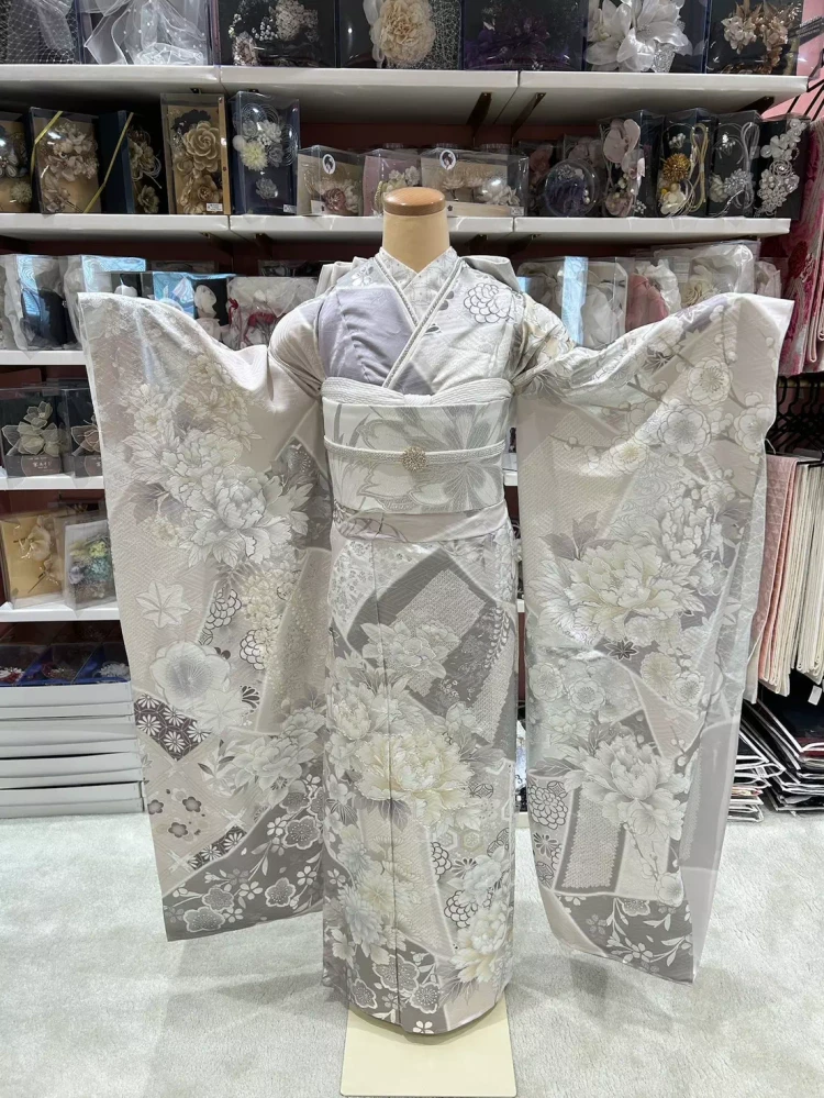 TAKAZEN姫路店　姫路市　成人式　卒業式　袴　振袖　イマドキ振袖　粋古典　シルバー白お振袖　白シルバー振袖　姫路振袖