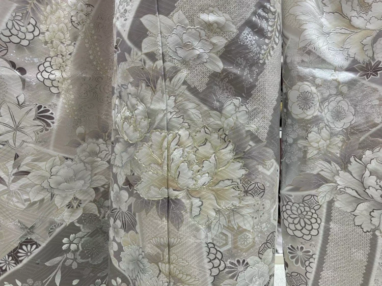 TAKAZEN姫路店　姫路市　成人式　卒業式　袴　振袖　イマドキ振袖　金駒刺繍　金駒繡　ライトグレー振袖　シルバー振袖