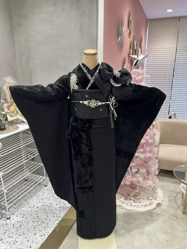TAKAZEN姫路店　姫路市　成人式　卒業式　袴　振袖　イマドキ振袖　キラキラ　ヘップバーン　シュシュ　伊藤桃々振袖　黒振袖　ファー振袖