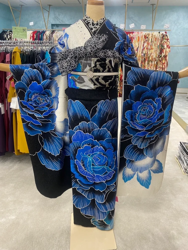クール系　黒/青　薔薇柄　目立つ大柄　派手振袖　キラキラスワロフスキー付き　ラグジュアリー