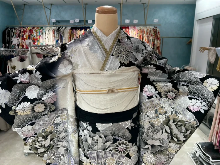 振袖レンタル　成人式　なんば　心斎橋　天王寺　大阪　人気粋古典シルバーブラック渋い古典柄