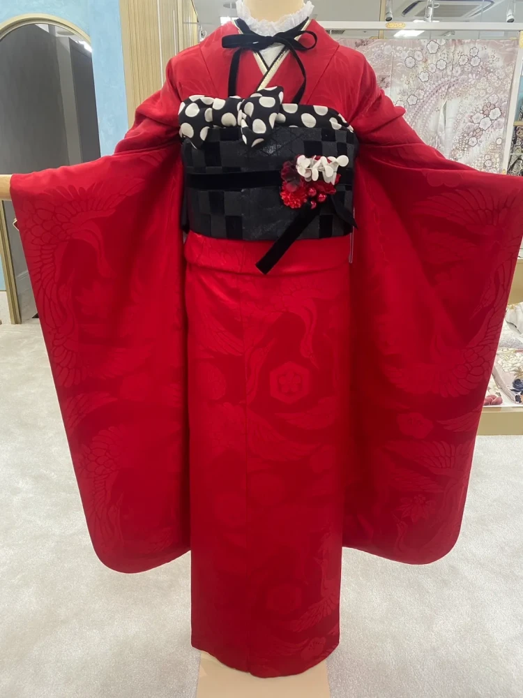 振袖レンタル　成人式　なんば　心斎橋　天王寺　大阪　人気赤無地鶴柄赤色の振袖TAKAZEN心斎橋店可愛い