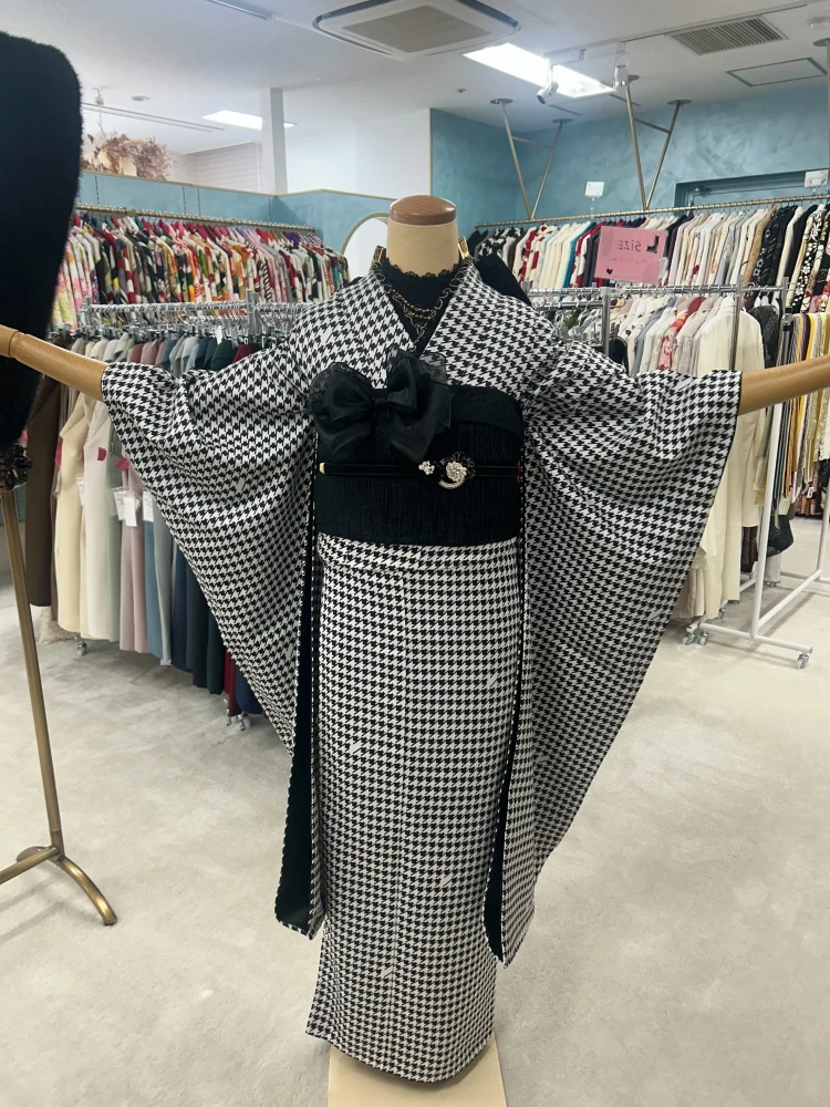 振袖レンタル　成人式　なんば　心斎橋　天王寺　大阪　人気ヴィンテージスタイル千鳥柄かわいいTAKAZEN心斎橋店モノトーンコーデ