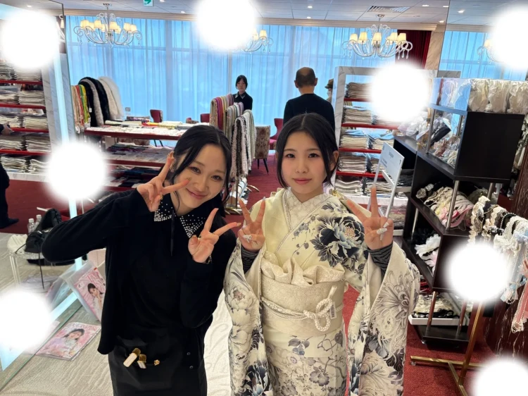 振袖　成人式　レンタル　大人っぽい　古典柄　キレイ系　白　黒　シンプル