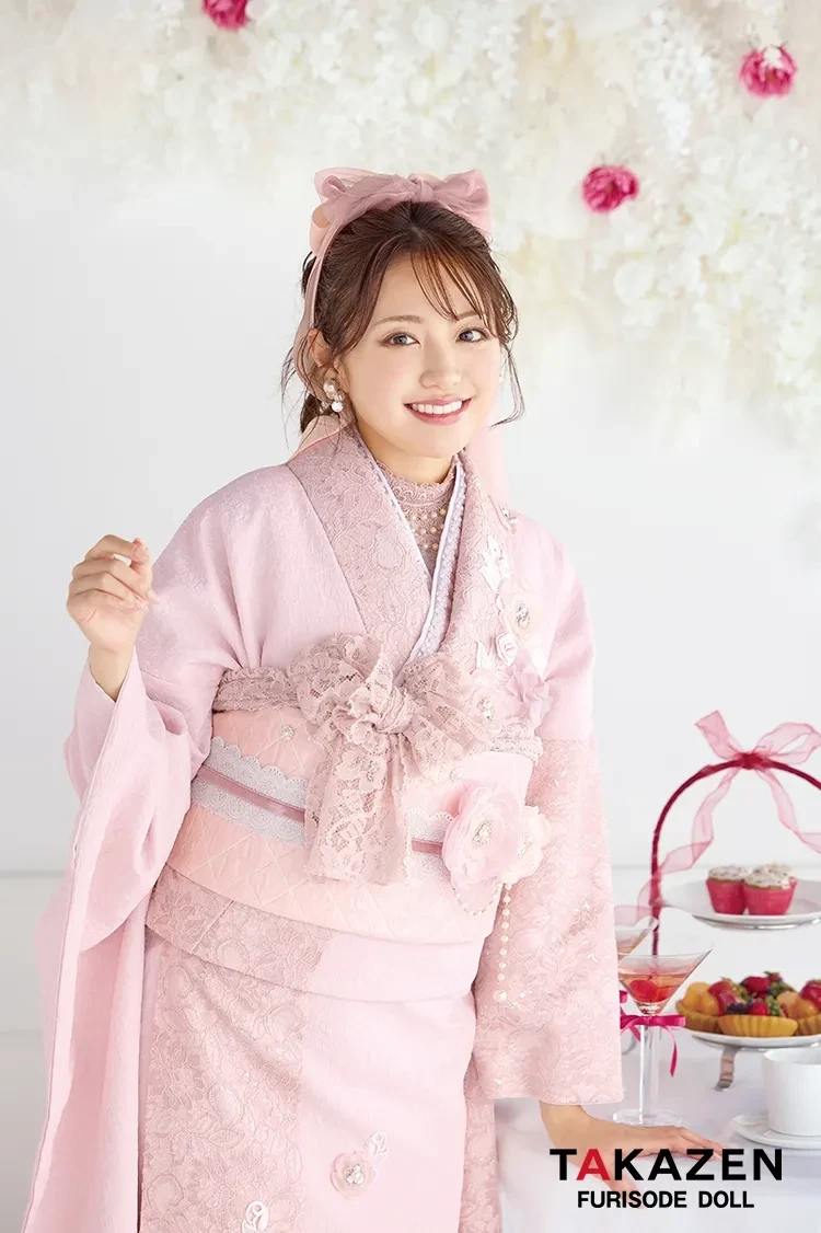 TAKAZEN奈良　振袖　レンタル　成人式　最新作ヘップバーン　ミニョン　ピンク　立体花/レース　一番かわいい　フレンチガーリー　キラキラビジュー付き　人とかぶらない　レースインナーコーデ　香音