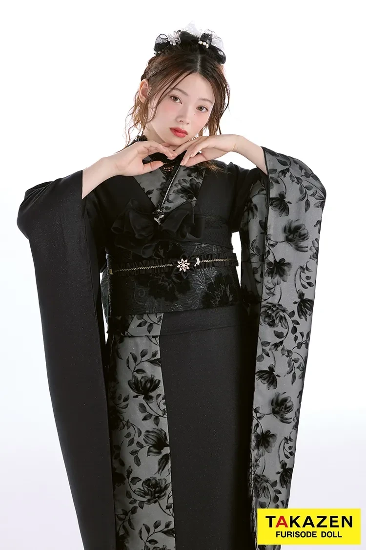 最新作ヴィンテージスタイル　黒/黒ベース　シンプル　スタイリッシュ　おしゃれ　フロッキー生地　大人っぽい　南琴奈　TAKAZEN奈良　振袖　レンタル　成人式
