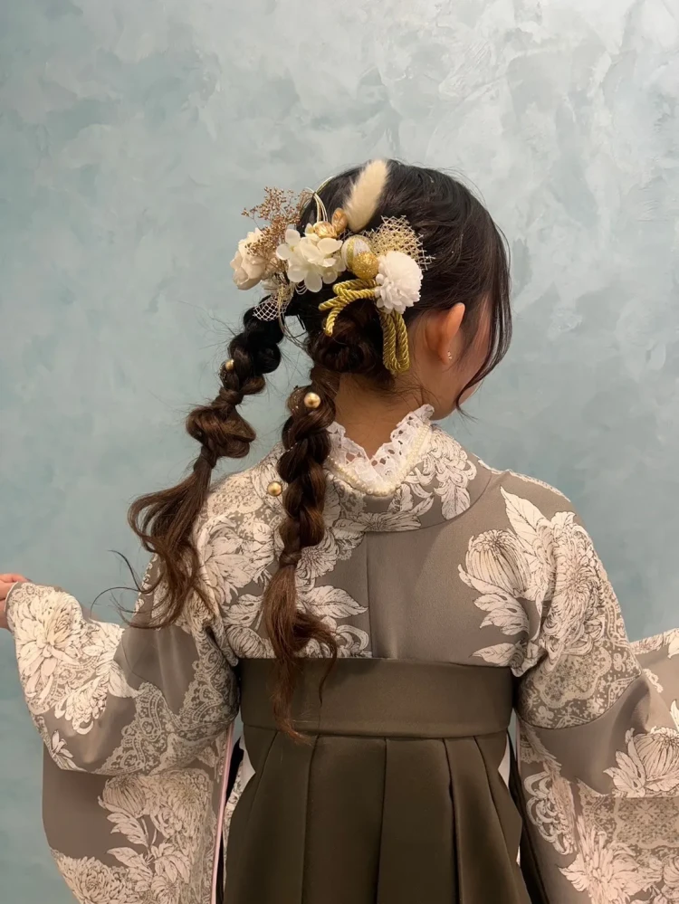 袴レンタルかわいいキラキラ前撮り 袴 撮影会 大阪 なんば 心斎橋 人気くすみカラーの小振袖ブラウン袴