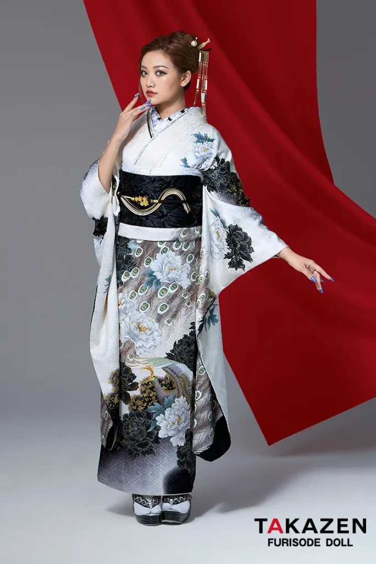 TAKAZEN奈良　振袖　レンタル　成人式　ジャパンモード　白/グレー　孔雀柄　シック　渋い　かっこいい振袖　粋　ギャル　大人っぽい　花魁風　中村りおん