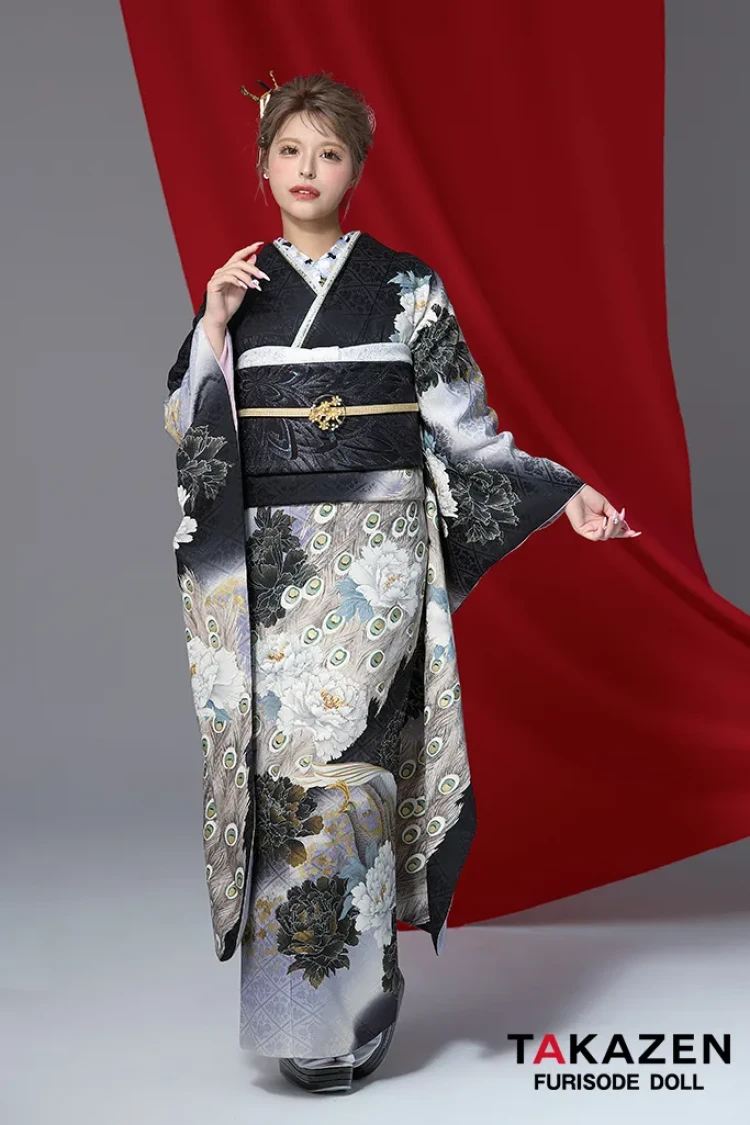 TAKAZEN奈良　振袖　レンタル　成人式　ジャパンモード　黒/グレー　孔雀柄　大人っぽい　かっこいい着こなし振袖　渋い　クール　極妻風　今井アンジェリカ