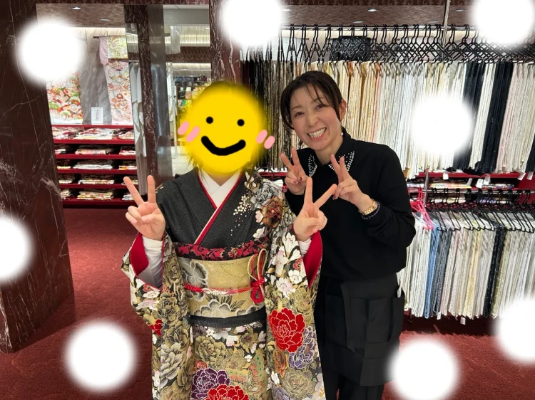 振袖レンタル　東京　表参道　かわいい　かっこいい　黒　赤　薔薇　　くすみ　イマドキ　ミントグリーン　被りたくない