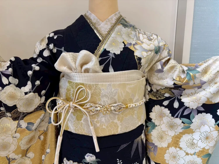 正統派古典　紺色　ネイビー　金　牡丹柄　豪華　きれいめ　華やか　清楚　大人っぽい