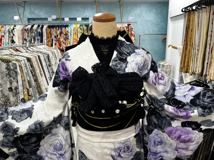 振袖レンタル　成人式　なんば　心斎橋　天王寺　大阪　人気ヘップバーンシリーズホワイトラベンダー黒カワイイコーディネートキラキラオリジナルタカゼンオリジナル