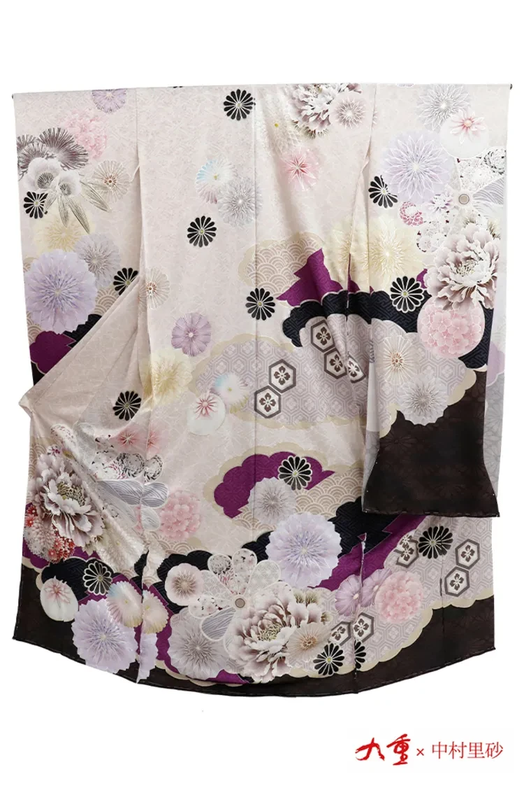 TAKAZENのレンタル振袖 九重×中村里砂ブランド振袖　ベージュ/ダスティーカラー　牡丹柄　大柄　大人っぽい　きれいめ　くすみ系【通販可】K1293