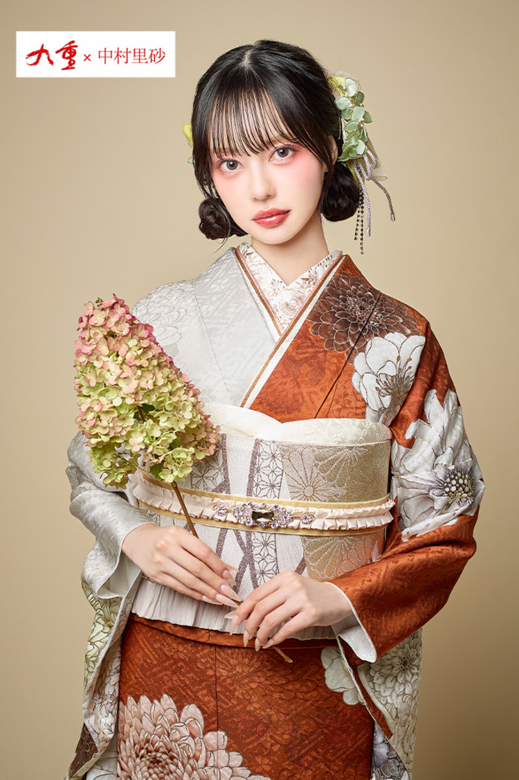 TAKAZENのレンタル振袖 九重×中村里砂ブランド振袖　オレンジ/テラコッタ　牡丹柄　大柄　おしゃれ　人と被らない【通販可】K1296