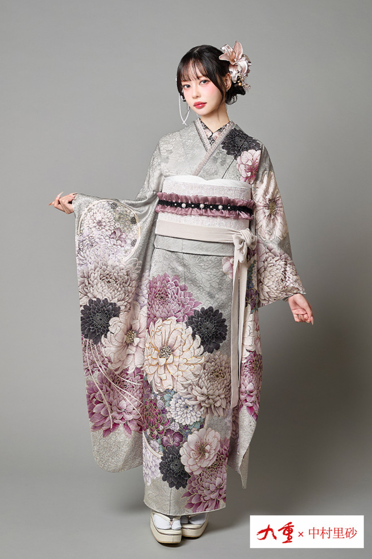 TAKAZENのレンタル振袖 九重×中村里砂ブランド振袖　ライトグレー/ニュアンスカラー　牡丹柄　大柄　おしゃれ　人と被らない　大人っぽい【通販可】K1297