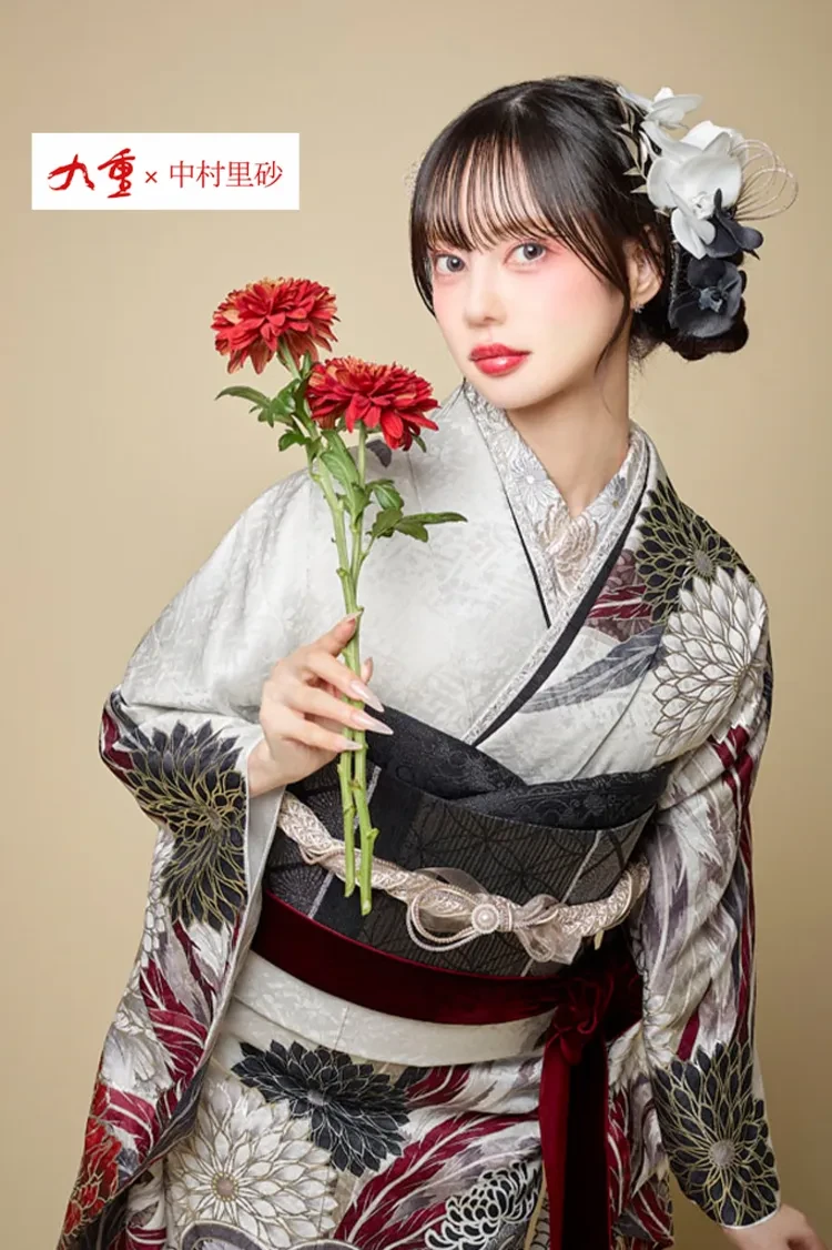 振袖フルセット(9点)・成人式・可憐な古典柄・豪華手書き・くすみカラー・花模様 九重×中村里砂ブランド振袖 オフホワイト/赤 菊柄 大柄 大人っぽい