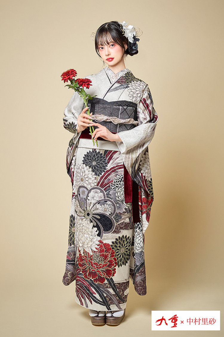 TAKAZENのレンタル振袖 九重×中村里砂ブランド振袖　オフホワイト/赤　菊柄　大柄　大人っぽい　かっこいい　和柄【通販可】K1298