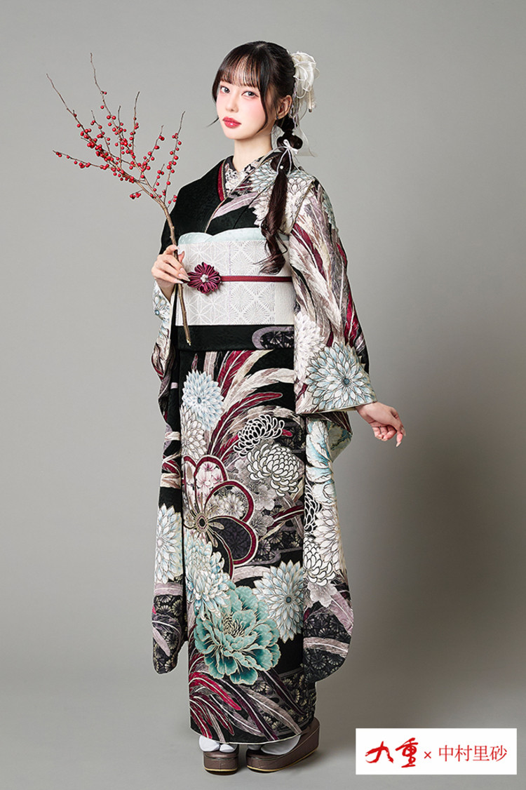 TAKAZENのレンタル振袖 九重×中村里砂ブランド振袖　黒メイン　菊柄　大柄　かっこいい　豪華　大人っぽい　個性的　誰ともかぶらない【通販可】K1299
