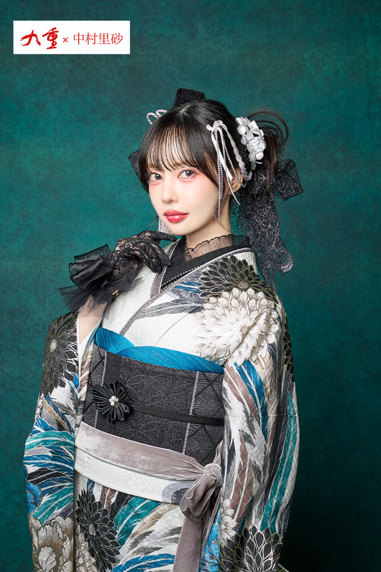 TAKAZENのレンタル振袖 九重×中村里砂ブランド振袖　白青　菊柄　大柄　かっこいい　豪華　大人っぽい　個性派　誰ともかぶらない【通販可】K1300