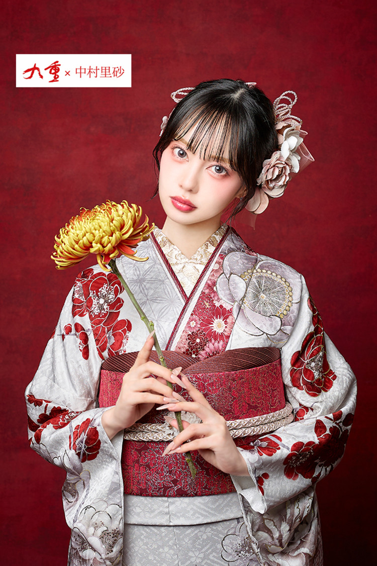 TAKAZENのレンタル振袖 九重×中村里砂ブランド振袖　白赤　牡丹柄　すっきり　きれいめ　上品　古典　控えめ　清楚系【通販可】K1304