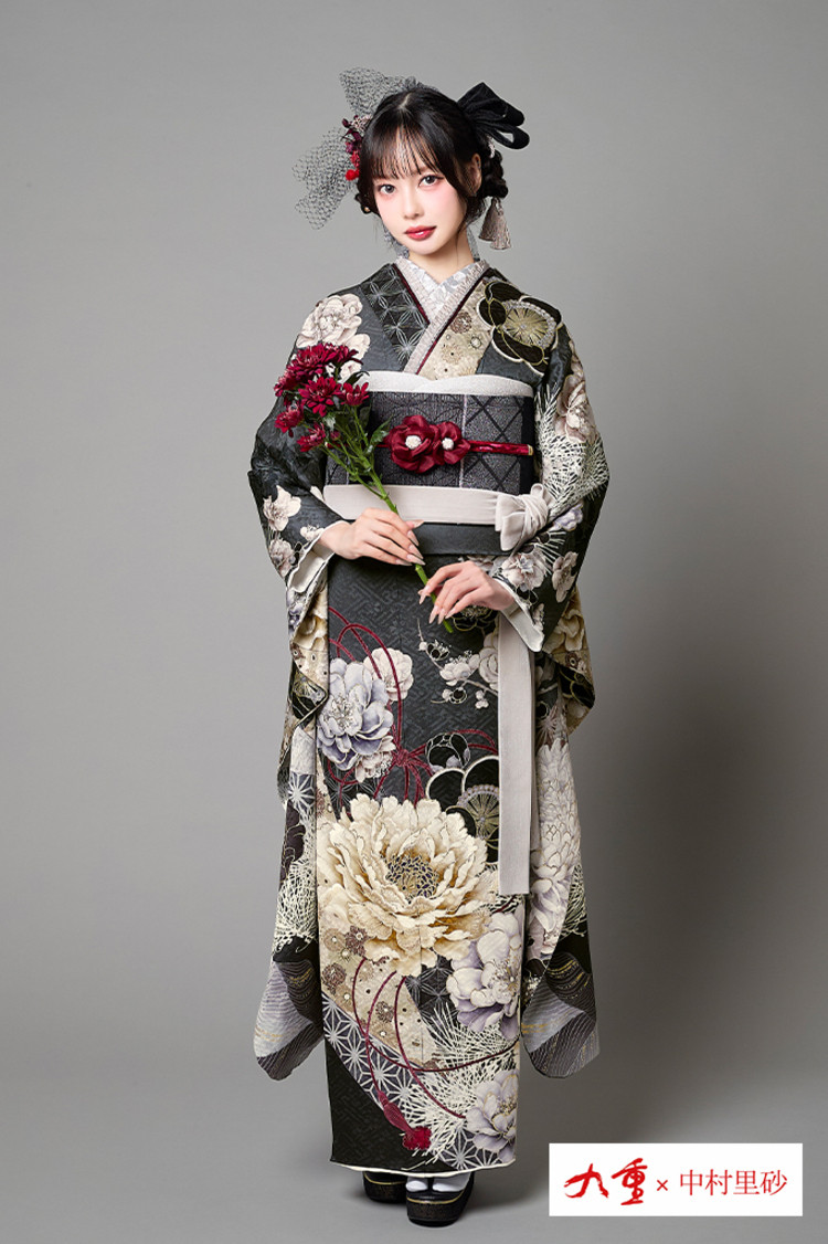 TAKAZENのレンタル振袖 九重×中村里砂ブランド振袖　グレー/ダスティーカラー　牡丹柄　大人っぽい　渋い　綺麗　上品　古典柄【通販可】K1305