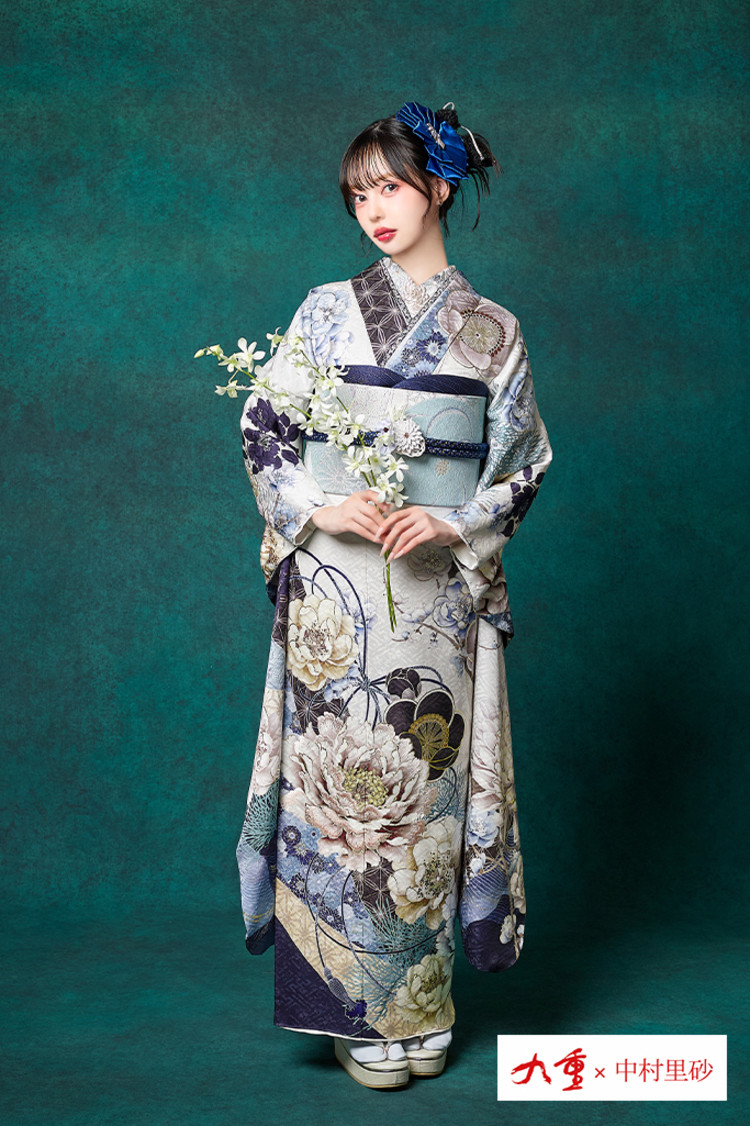 TAKAZENのレンタル振袖 九重×中村里砂ブランド振袖　水色/くすみブルー　牡丹柄　大人っぽい　きれいめ　上品　古典柄【通販可】K1306