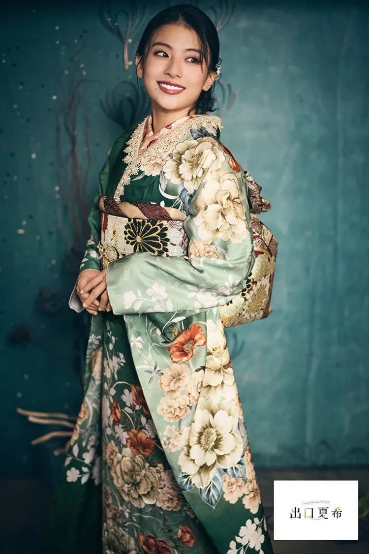 TAKAZENのレンタル振袖 出口夏希ブランド振袖　くすみグリーン/緑　古典柄　おしゃれ　くすみ系　清楚　上品【通販可】K1307