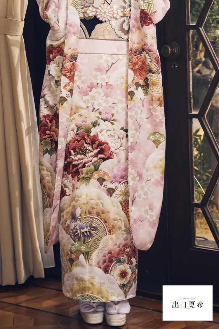 TAKAZENのレンタル振袖 出口夏希ブランド振袖　ピンク/くすみ系　牡丹柄　控えめ　綺麗　かわいい　はんなり　清楚　上品【通販可】K1309