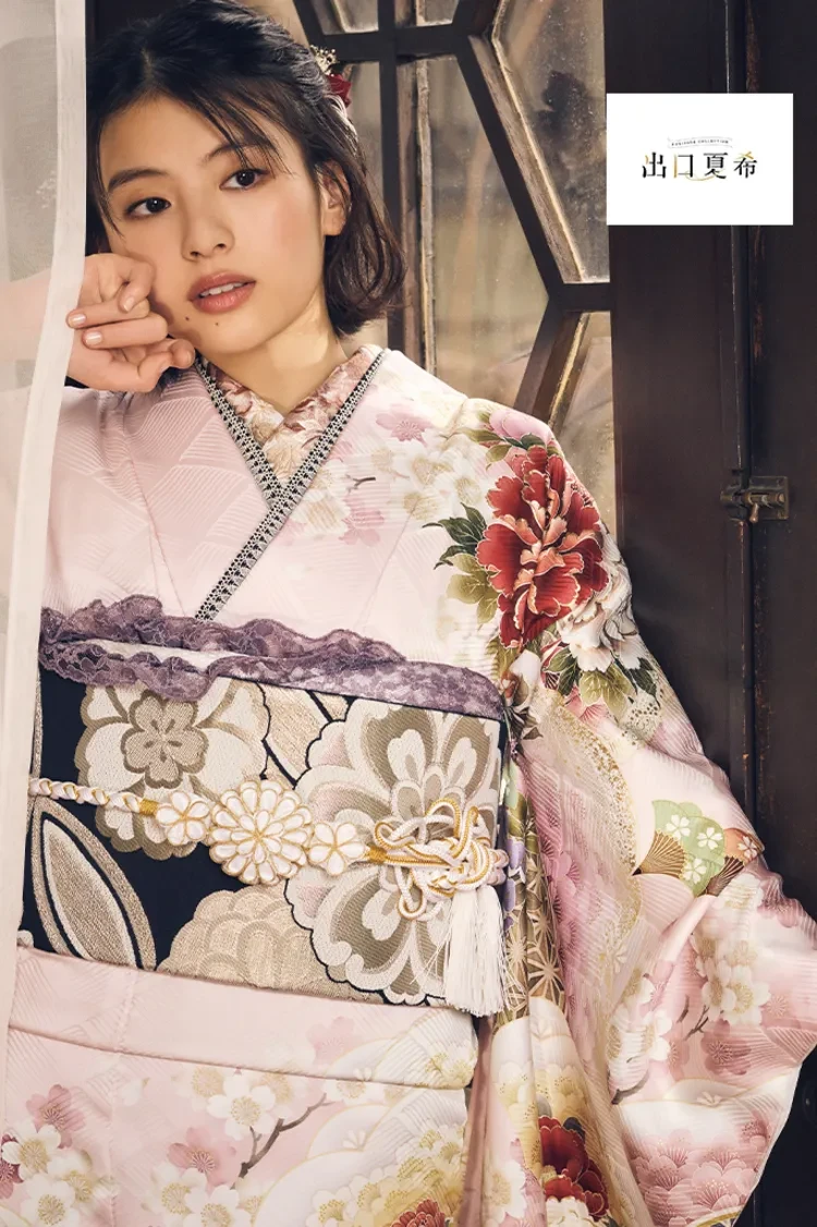 TAKAZENのレンタル振袖 出口夏希ブランド振袖　ピンク/くすみ系　牡丹柄　控えめ　綺麗　かわいい　はんなり　清楚　上品【通販可】K1309