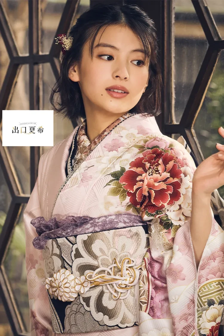 TAKAZENのレンタル振袖 出口夏希ブランド振袖　ピンク/くすみ系　牡丹柄　控えめ　綺麗　かわいい　はんなり　清楚　上品【通販可】K1309