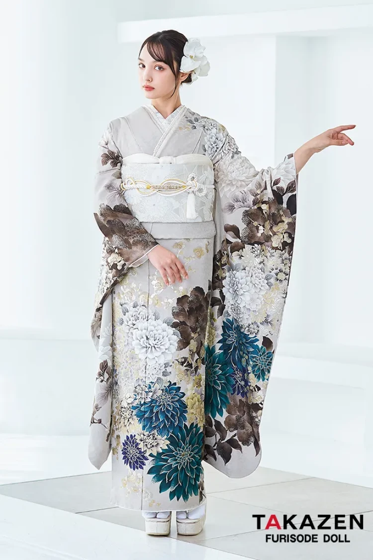 TAKAZENのレンタル振袖 正統派古典 ベージュ/ダスティーカラー 牡丹柄 假屋崎省吾デザイン スワロフスキー付き 大人っぽい 綺麗【通販可】LB51