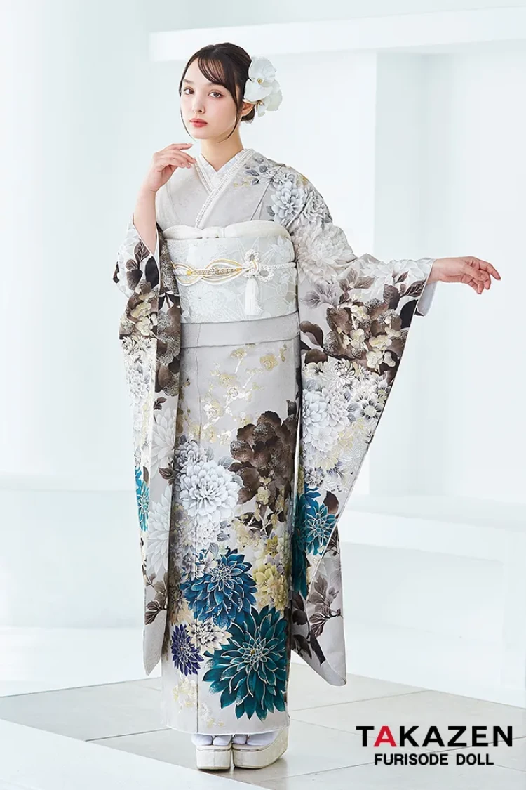 TAKAZENのレンタル振袖 正統派古典 ベージュ/ダスティーカラー 牡丹柄 假屋崎省吾デザイン スワロフスキー付き 大人っぽい 綺麗【通販可】LB51