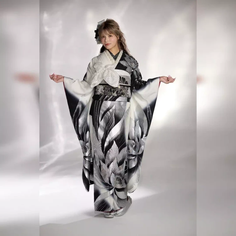 TAKAZEN姫路店　姫路市　成人式　卒業式　袴　振袖　イマドキ振袖　キラキラ　モード　青黒　ギャル