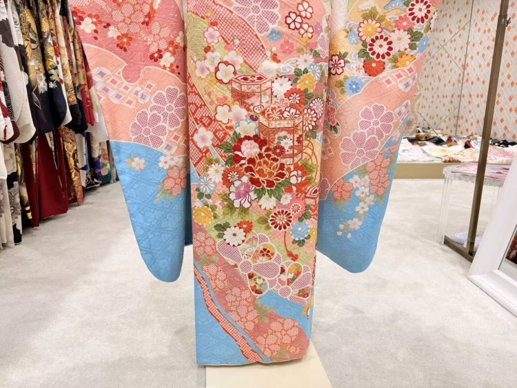 TAKAZEN姫路店　姫路市　成人式　卒業式　袴　振袖　イマドキ振袖　古典柄　水色　華やか