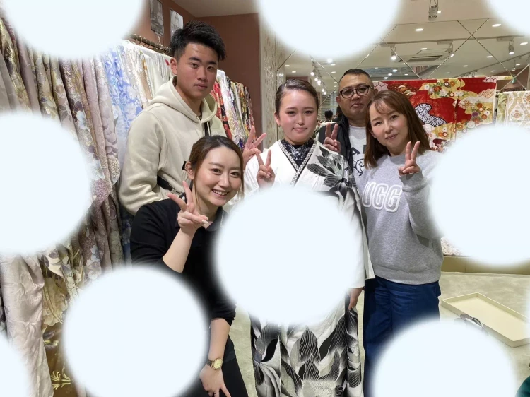 TAKAZEN姫路店　姫路市　成人式　卒業式　袴　振袖　イマドキ振袖　キラキラ　モード　青黒　ギャル