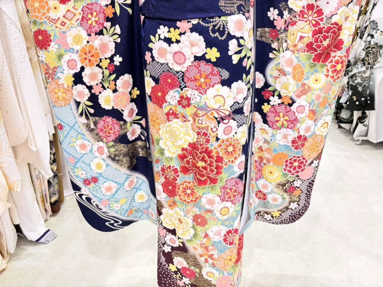 TAKAZEN姫路店　姫路市　成人式　振袖　古典柄　ネイビー　上品　かわいい