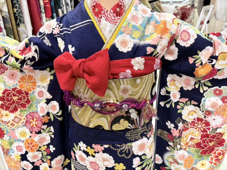 TAKAZEN姫路店　姫路市　成人式　振袖　古典柄　ネイビー　上品　かわいい