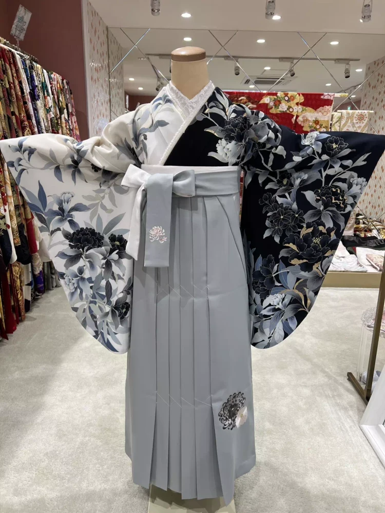 TAKAZEN姫路店　姫路市　成人式　卒業式　袴　振袖　イマドキ振袖　キラキラ　モード　青黒　ギャル