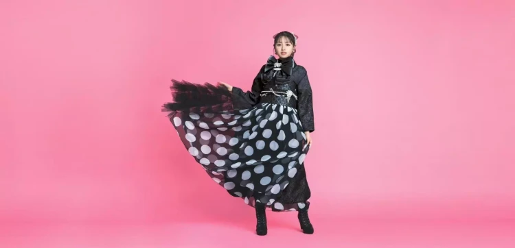 TAKAZEN姫路店　姫路市　成人式　卒業式　袴　振袖　イマドキ振袖　キラキラ　モード　青黒　ギャル