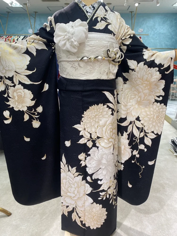 振袖レンタル　成人式　なんば　心斎橋　天王寺　大阪　人気　黒/黒ベース　吉祥文様　大人っぽい　渋い　かっこいい　シック