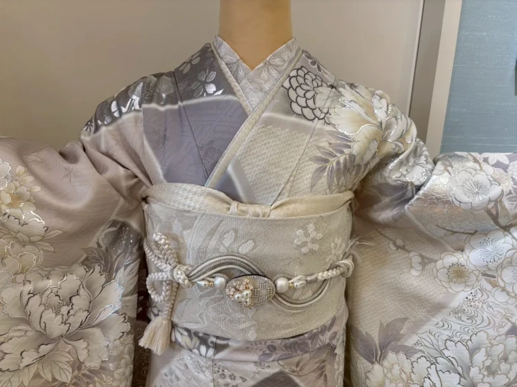 白シルバー　綺麗　豪華　煌びやか　大人っぽい　シック