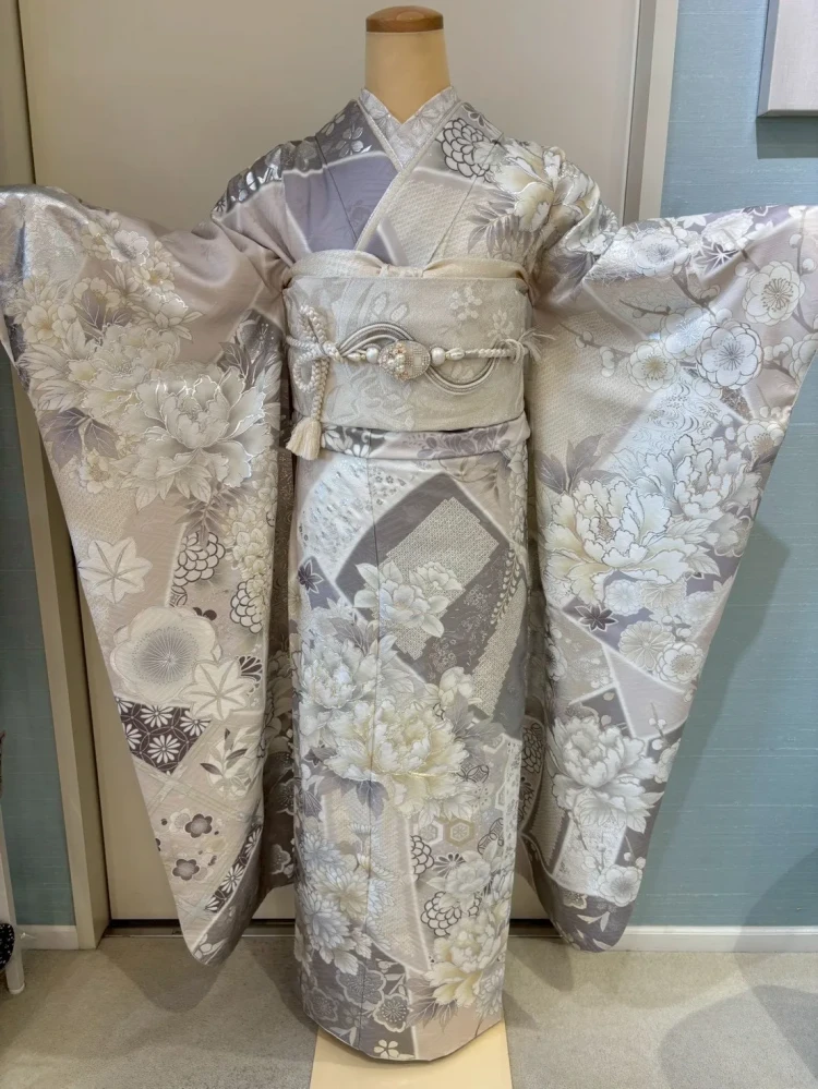 白シルバー　綺麗　豪華　煌びやか　大人っぽい　シック