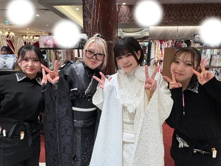 TAKAZEN　東京　表参道　振袖　レンタル　成人式　ヘップバーン　スワロフスキー　黒　白　おソロコーデ