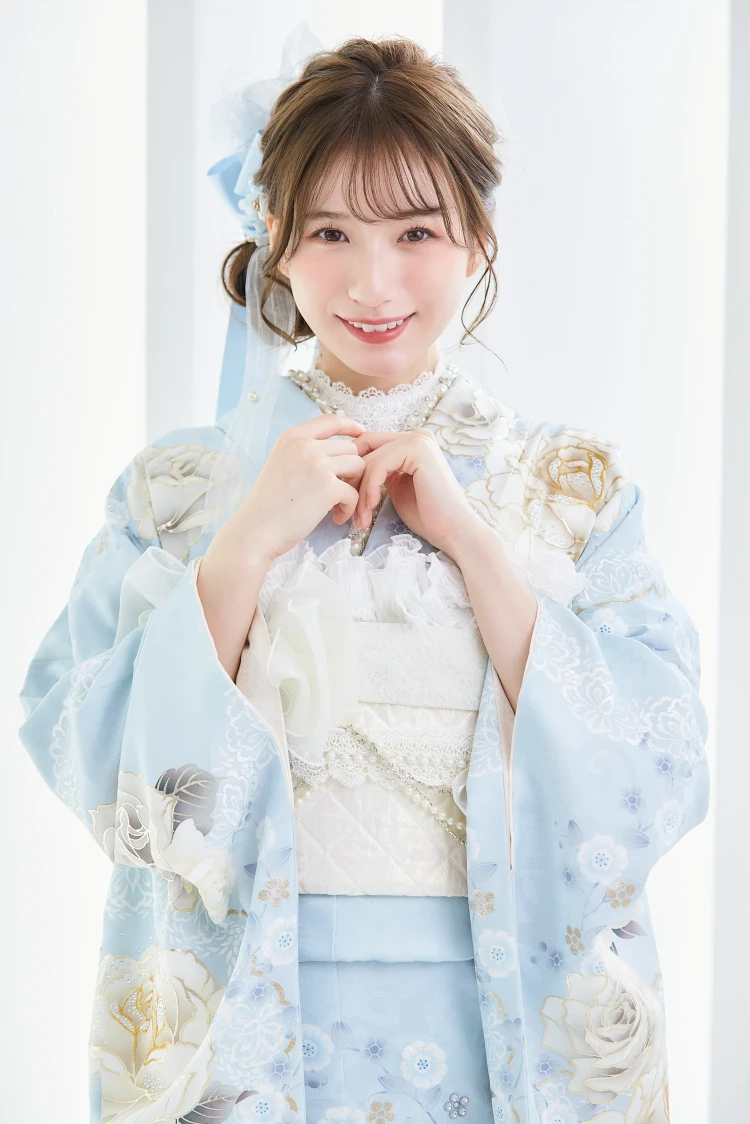 成人式振袖レンタル　HEPBURN　コスメカラー　水色　トレンド振袖