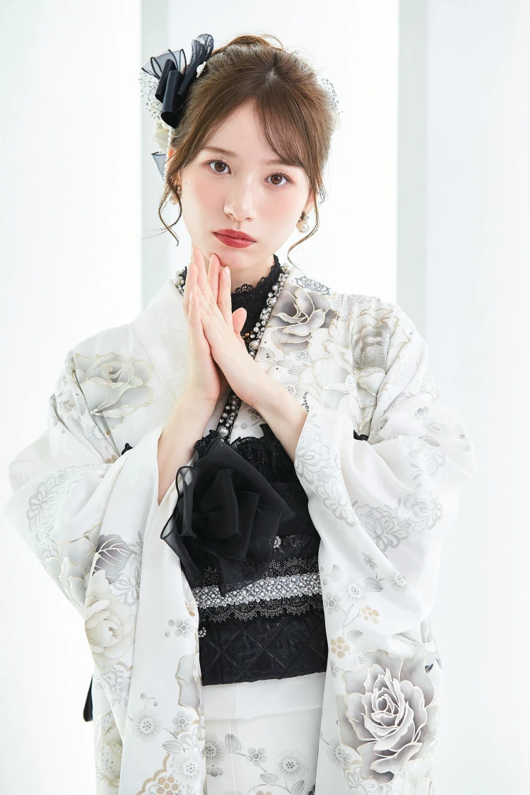 成人式振袖レンタル　HEPBURN　コスメカラー　白黒　トレンド振袖